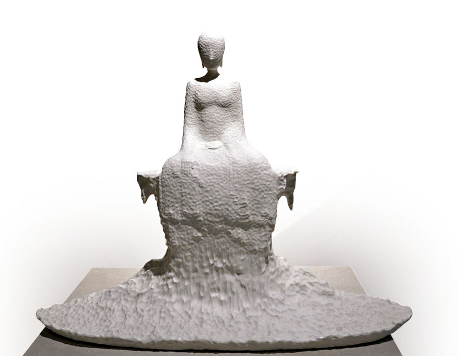 ●蘇獻忠創作的佛像刻意模糊五官。