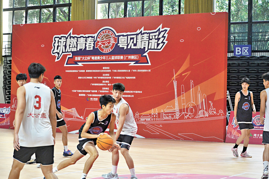 ●球員使出渾身解數，現場賽事十分精彩。