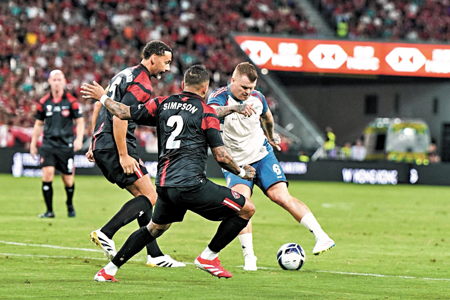 ●懷斯（右）寶刀未老表現搶鏡。