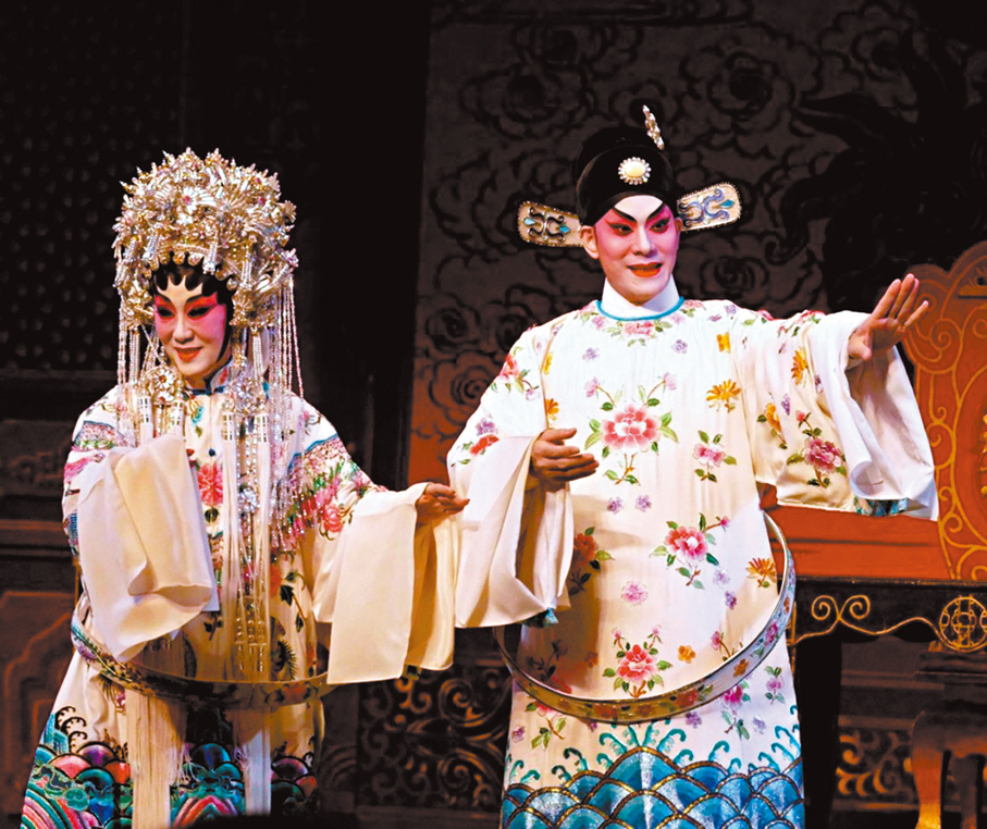 ●梁兆明和鄭詠梅是舞台好拍檔。