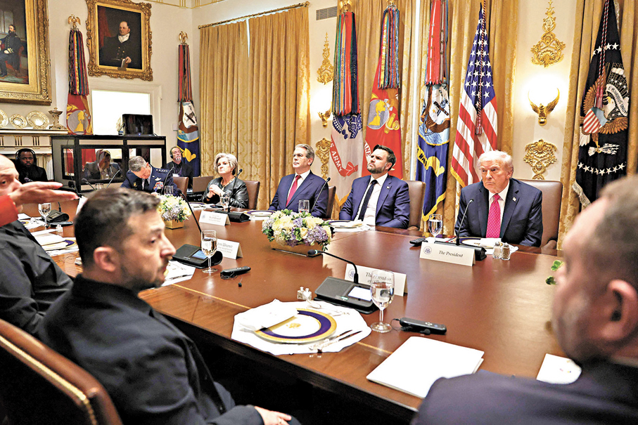 ●特朗普與澤連斯基在白宮會晤，其間氣氛緊張。 法新社