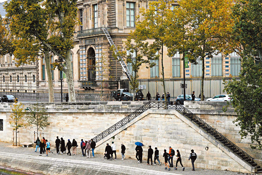 ●賊人犯案用的雲梯於案發後留在現場。 法新社