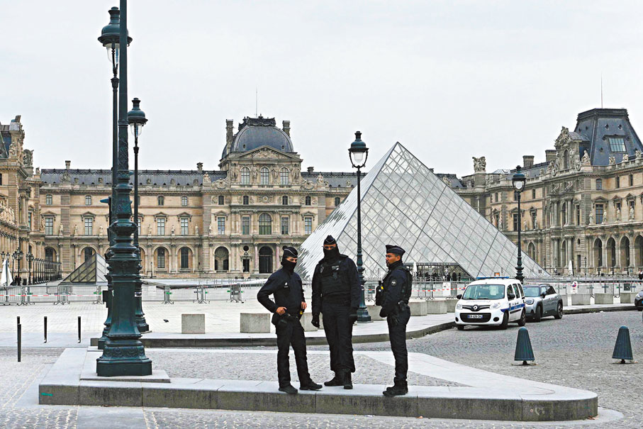 ●警方封鎖羅浮宮附近區域。 法新社