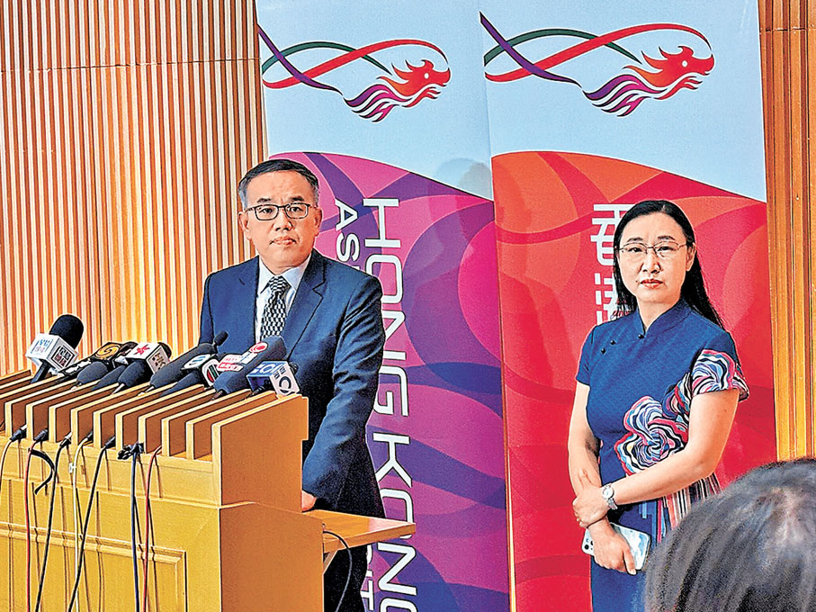 ●左起：許正宇、劉焱。 香港文匯報記者張弦  攝