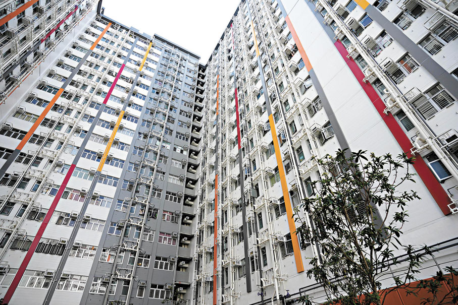 ●簡約公屋的出現，令劏房戶的生活得到大幅改善。圖為牛頭角彩興路簡約公屋外貌。    資料圖片