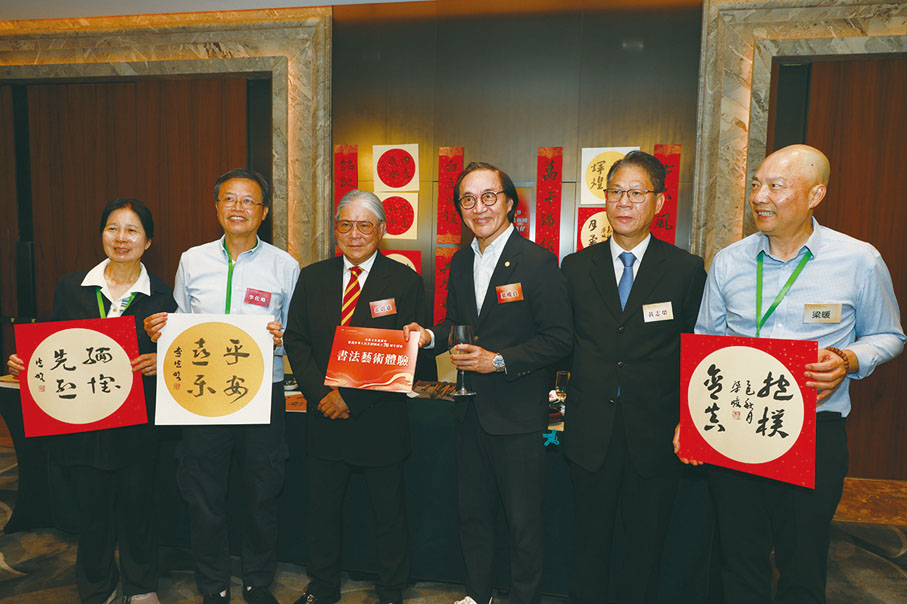 ●左起：鄭智雲、李佐略、霍震霆、葉慶良、黃志榮、梁暖。