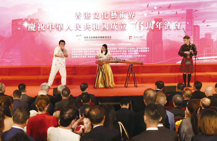 ●古箏演奏者萬幸、Beatbox表演者蘇子麒與蘇格蘭風笛演奏者李礎霖帶來合奏「箏樂無界 四海一音」。