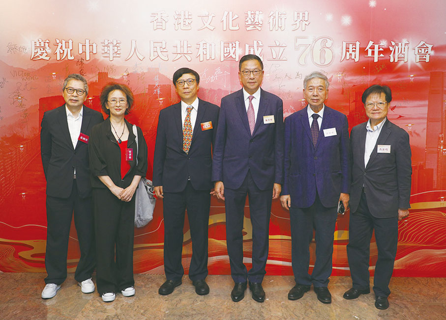 ●左起：張國林、鄧宛霞、區永熙、施榮懷、陳健彬、馮添枝。