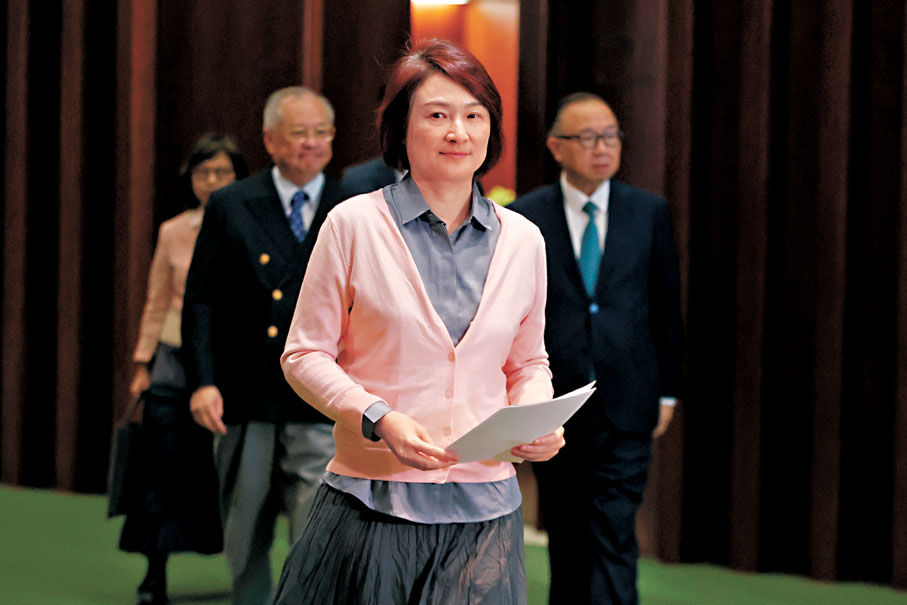 ●李慧琼表示，經過審慎考慮各因素，決定撤回動議告別議案，旨在令議員更加聚焦處理工作及確保選舉公平性。 香港文匯報記者黃艾力  攝