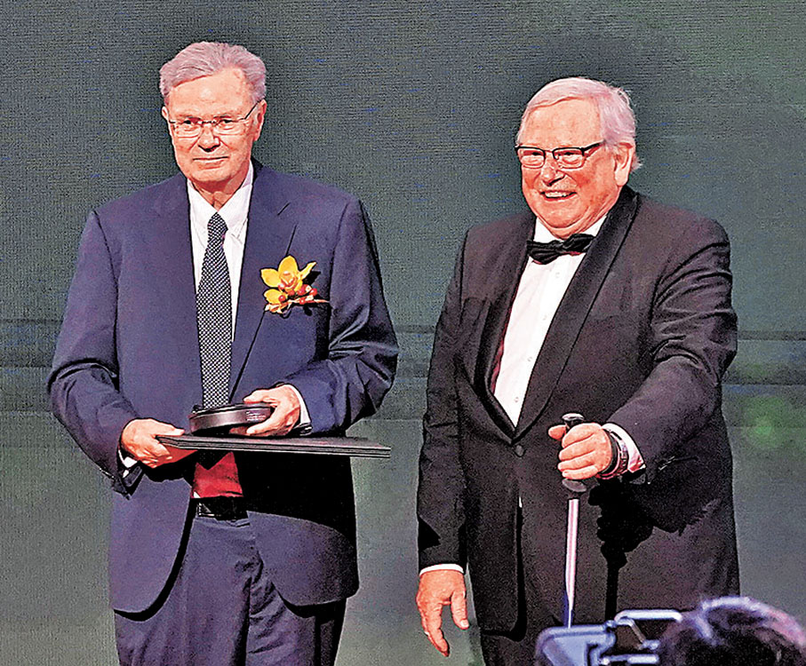 ●生命科學與醫學獎得主沃爾夫岡·鮑邁斯特（左）