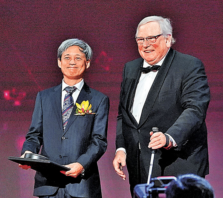 ●數學科學獎得主深谷賢治（左）