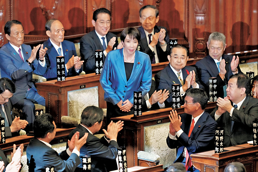 ●高市早苗當選後接受全場鼓掌。 美聯社