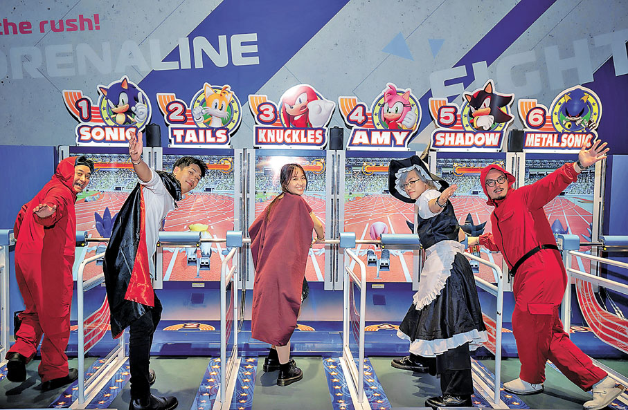 ●依照「時空巡邏員」的指引，以最快速度以及最強的協調力完成神秘序列，挑戰「音速田徑競技場」任務，收集第三枚能量印章！