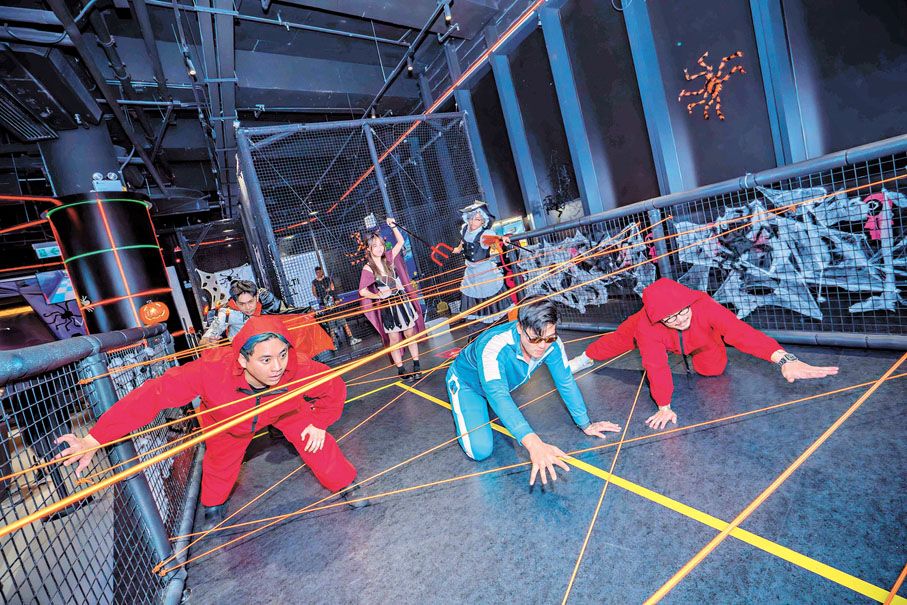 ●穿着萬聖節服飾參加Halloween 嘩鬼盛裝電音派對。