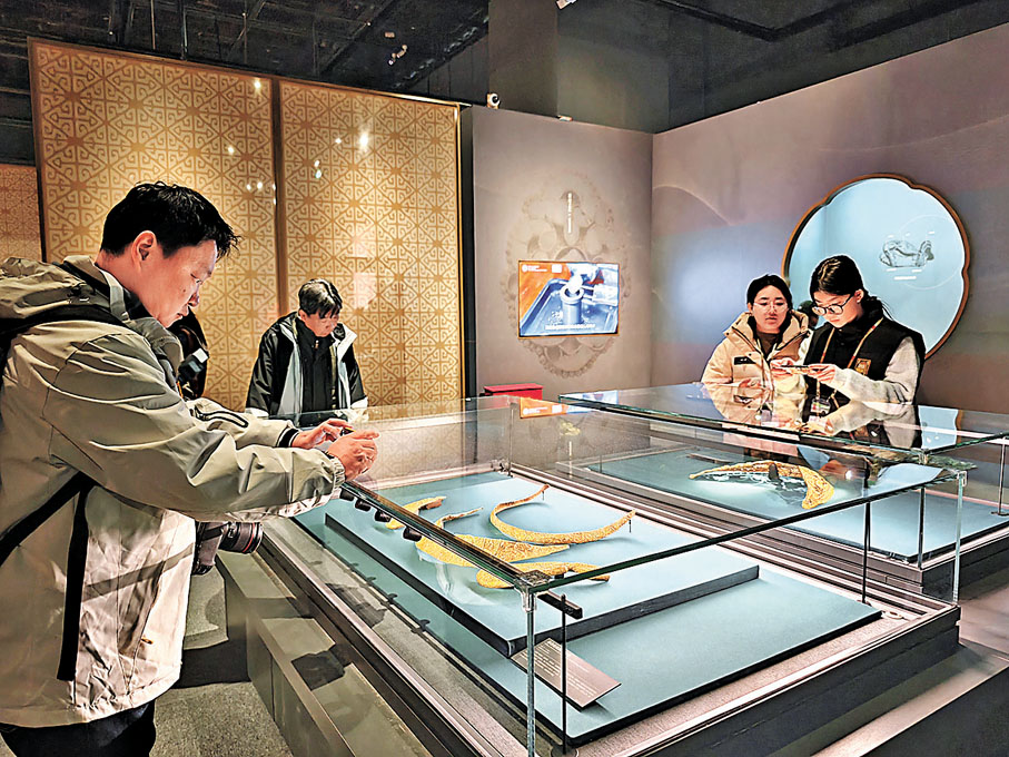 ●「黃金縷——香港故宮文化博物館藏古代金器展」現場。 香港文匯報記者江鑫嫻 攝