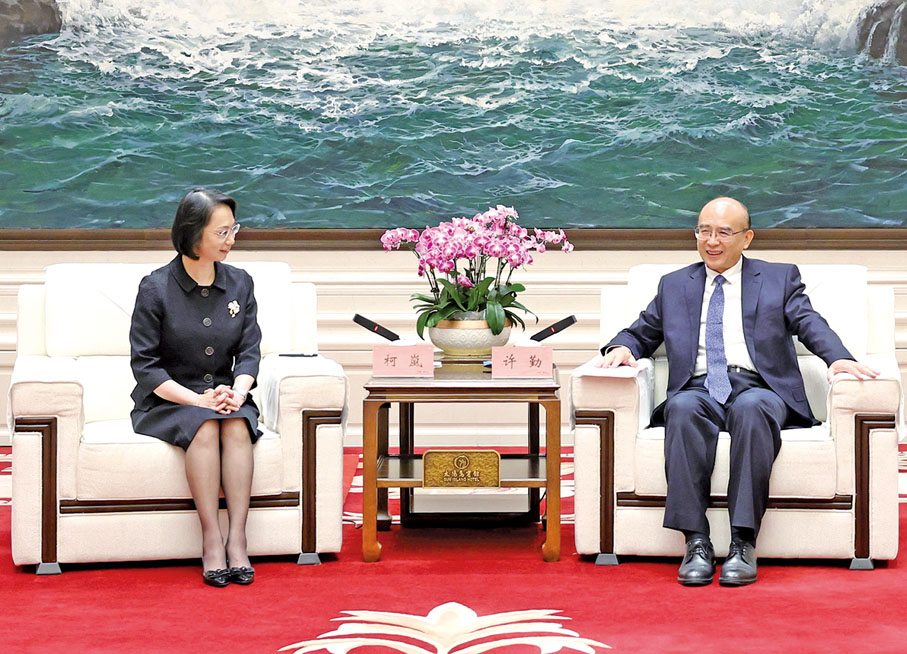 ●柯嵐與許勤會面。 （澳門教青局圖片）