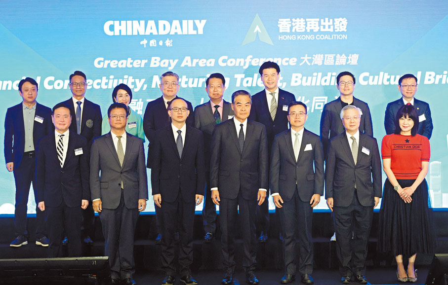 ●「2025大灣區論壇」昨日舉行，主禮嘉賓合影。大公文匯全媒體記者蔡文豪  攝