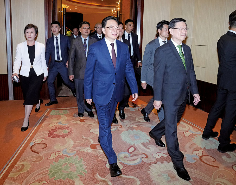 ●行政長官李家超及中央政府駐港聯絡辦主任周霽入場。