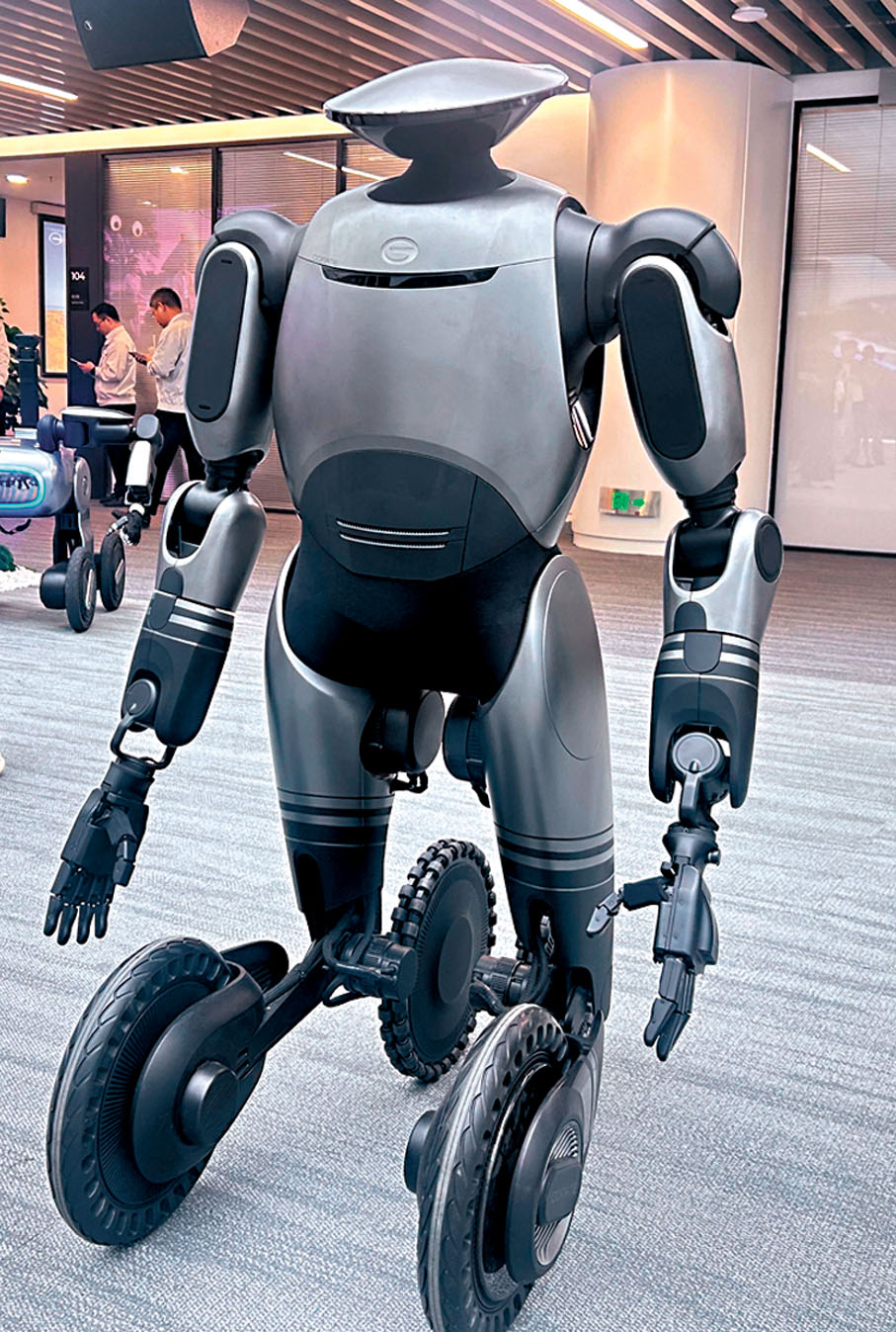 ●圖為廣汽第三代人形機器人GoMate。香港文匯報記者敖敏輝  攝