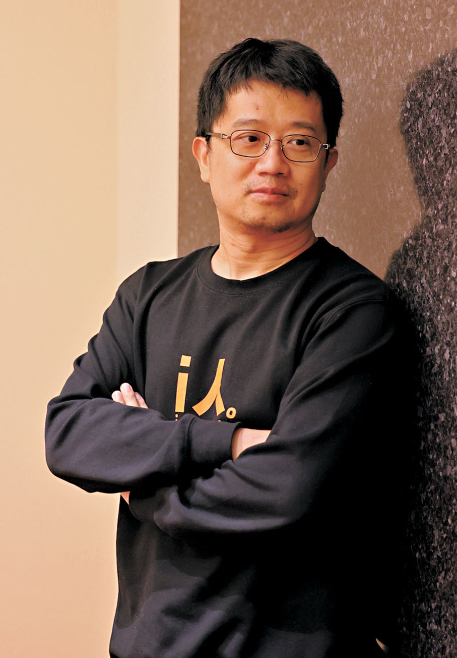 ●（左起）馬伯庸暢銷書《長安的荔枝》《桃花源沒事兒》《顯微鏡下的大明》。