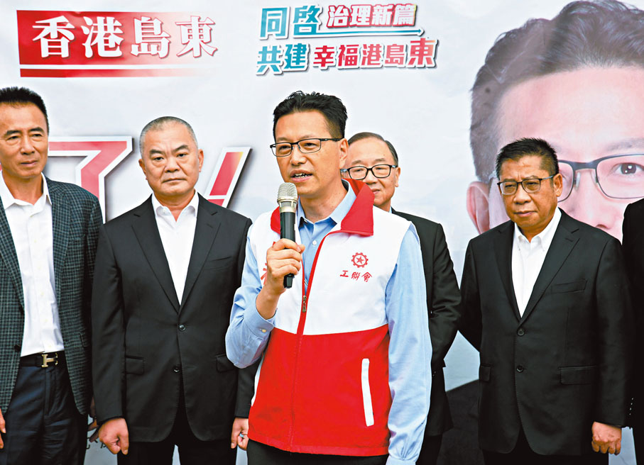 ●吳秋北昨日表示，願意接受市民檢驗，展現對服務的承諾。