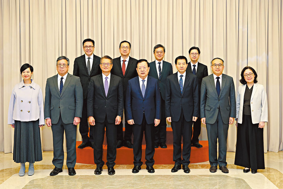 ●夏寶龍在北京會見香港特區考察北京城市副中心、河北雄安新區代表團有關官員。