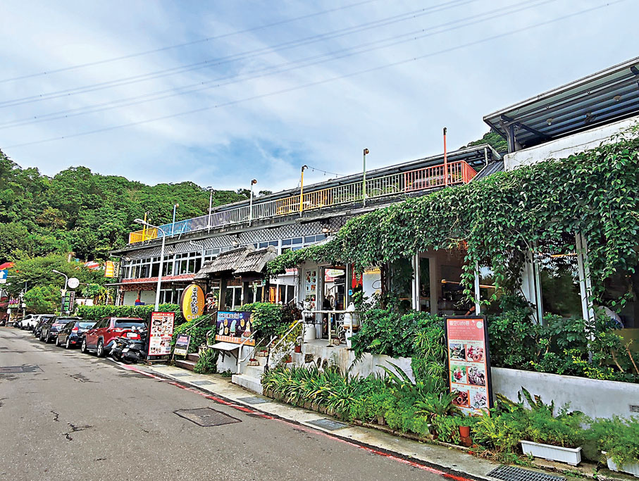 ●在貓空山腰，有間特色餐廳「正大休閒茶園」。