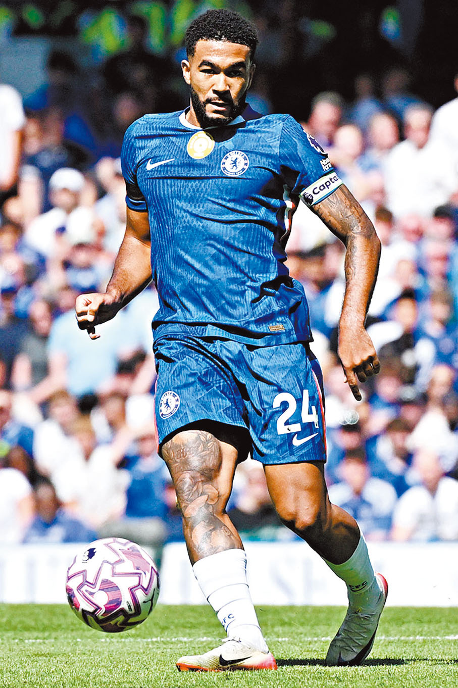 ●列斯占士頗適應改踢中場位置。  資料圖片