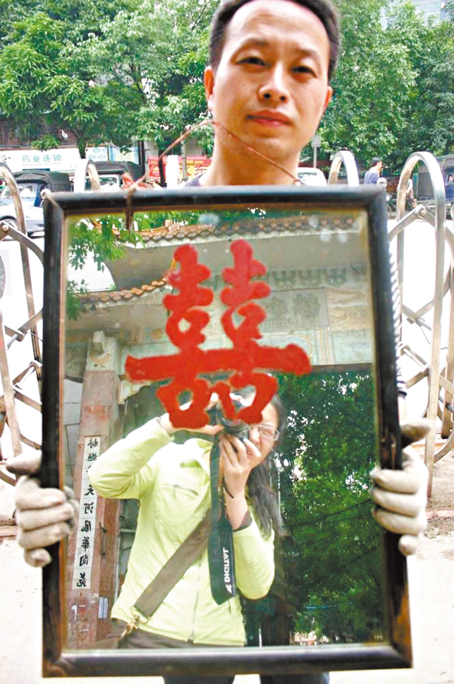 ● 張曉靜和陳洲從拆遷的城中村裏一點點「撿」回來一座博物館。香港文匯報廣州傳真