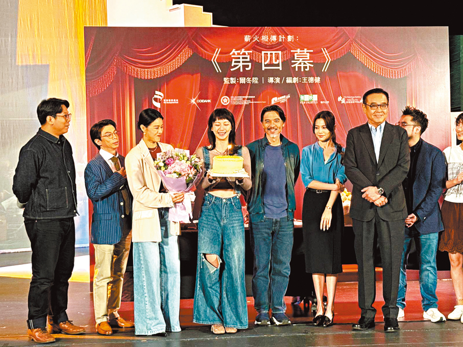 ●馮德倫、周秀娜、胡杏兒等昨日為壽星女袁澧林慶生。  香港文匯報記者阿祖  攝