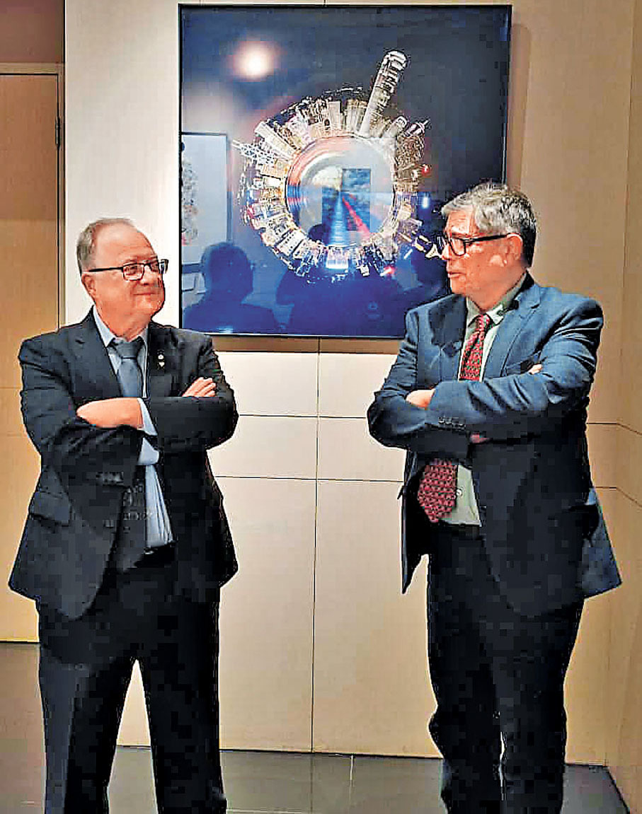 ●2025年度邵逸夫天文學獎頒予約翰·理察·邦德（左）及喬治·艾夫斯塔希歐（右）。香港文匯報記者陸雅楠  攝