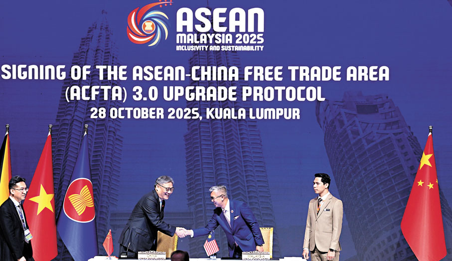 ●10月28日，中國—東盟自貿區3.0版升級議定書在馬來西亞吉隆坡簽署。  新華社