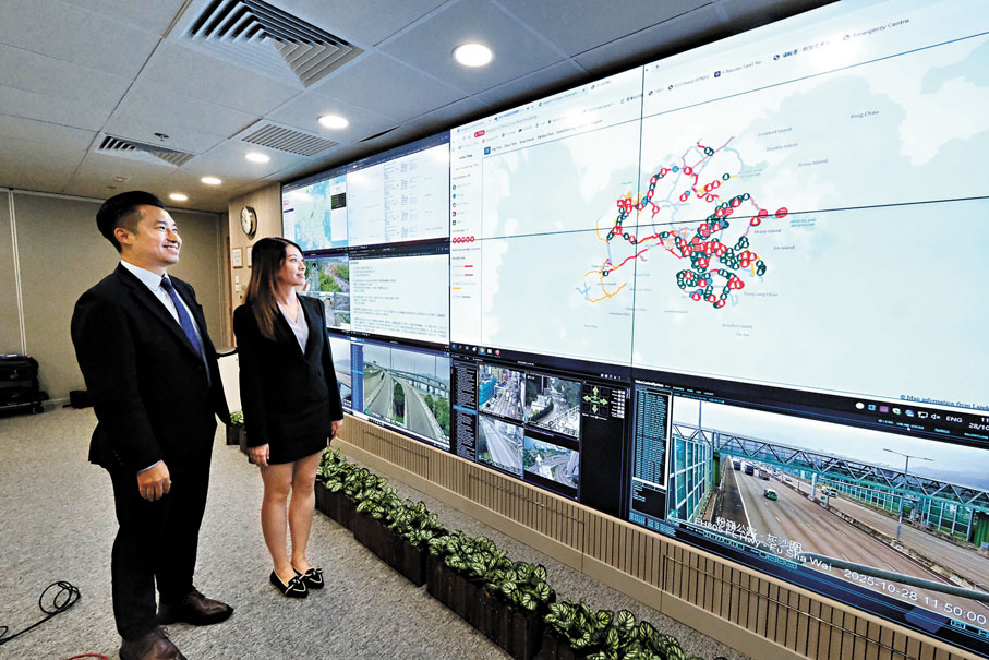 ●署方為隧道加設超聲波水位監測及閉路電視系統，向緊急控制中心傳送行人隧道內的即時資訊。香港文匯報記者涂穴  攝