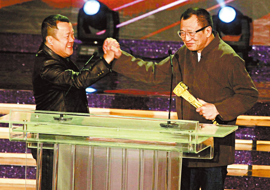 ●許紹雄曾在《萬千星輝頒獎典禮2012》獲「傑出演員大獎」。