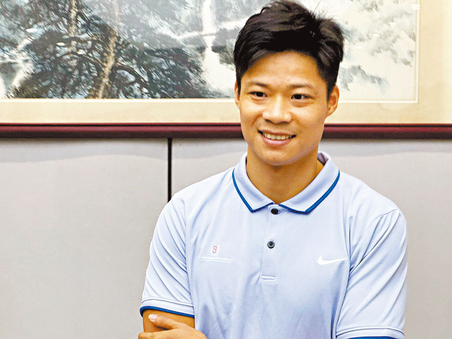 ●蘇炳添接受香港文匯報記者採訪。