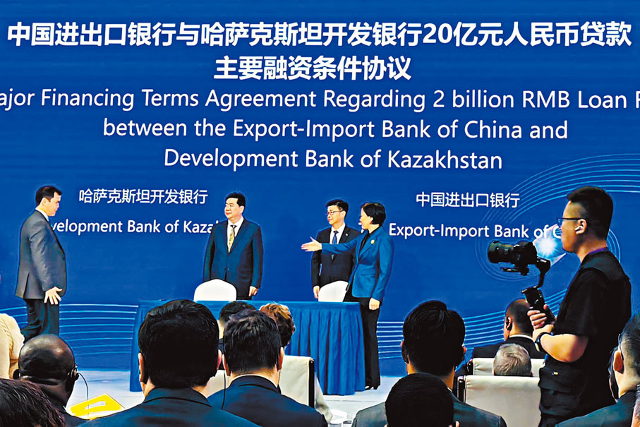 ●中國進出口銀行與「一帶一路」沿線國家簽署合作協議現場。 香港文匯報記者羅洪嘯  攝
