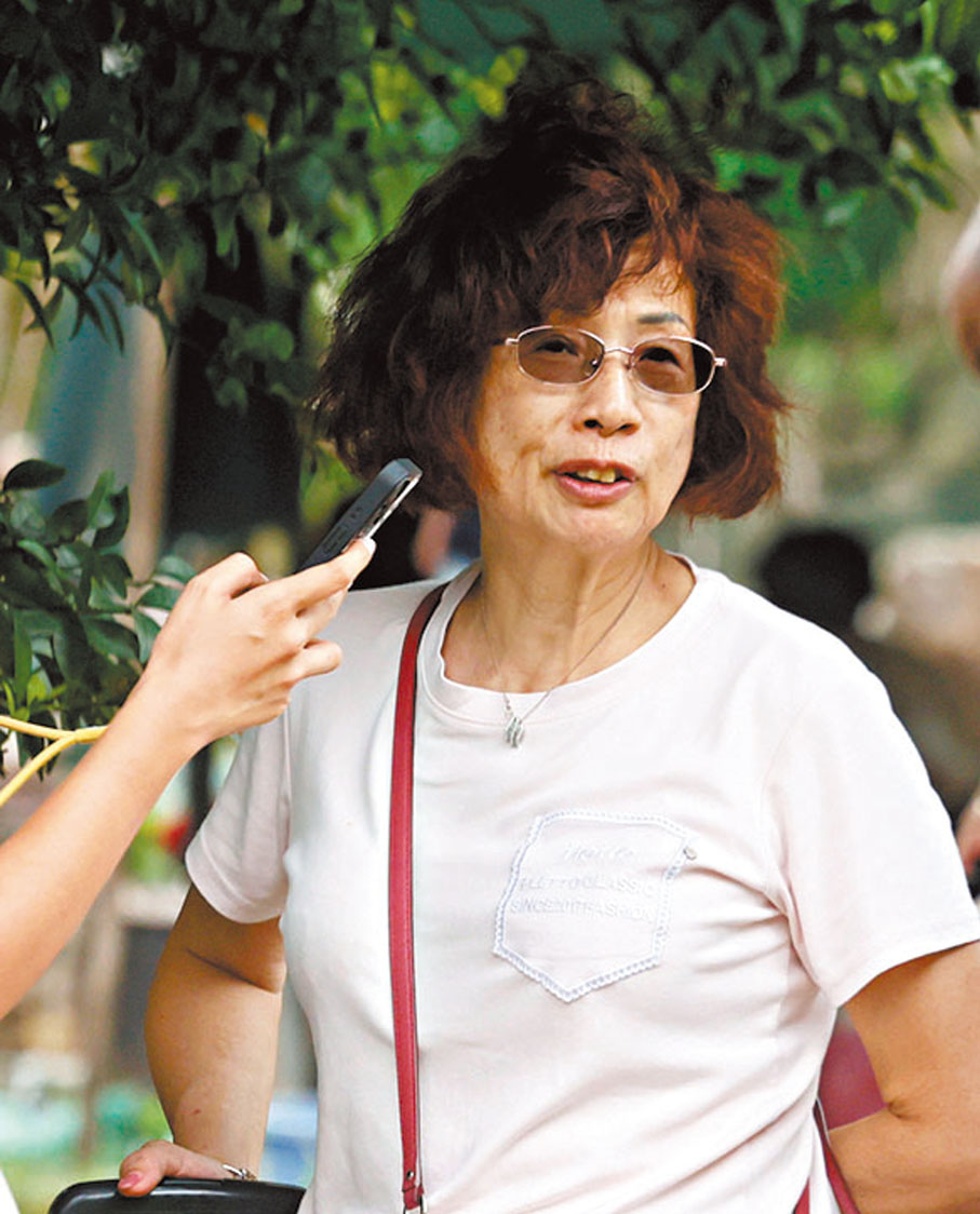 葉女士：花費了約400元。她表示會拜祭其他先人，故總開銷會略高。