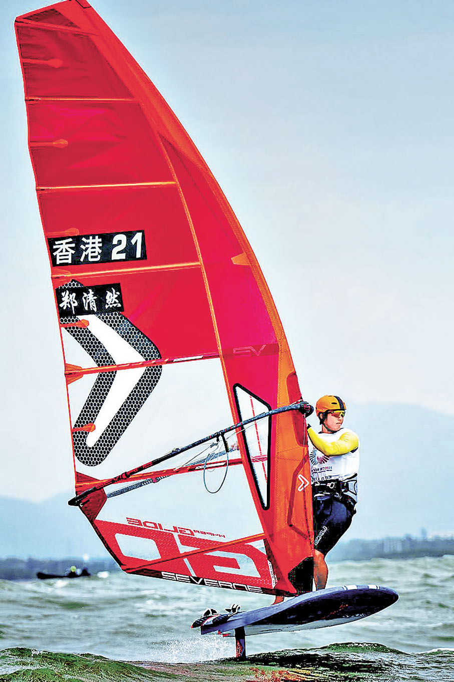 ●港將鄭清然今出戰滑浪風帆（iQFOiL水翼帆板）獎牌賽決賽。 中國香港滑浪風帆會圖片