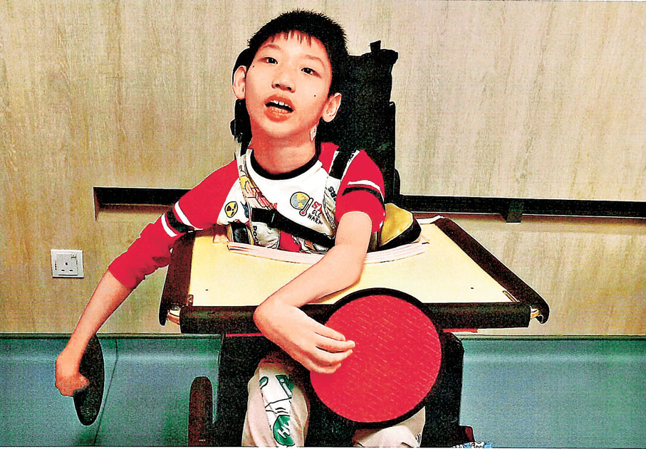●內地夫婦黎志堅及妻子16年前來港產子，兒子黎遠建出生後罹患腦癱及四肢殘障。 資料圖片
