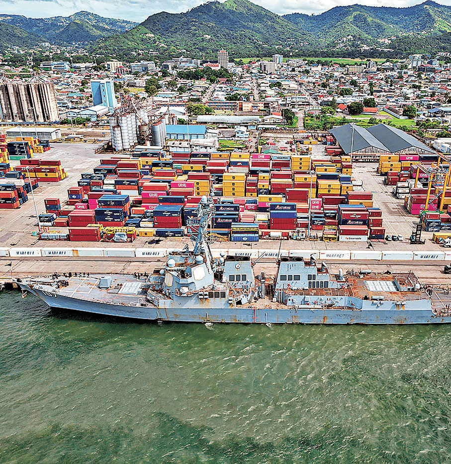 ●美國海軍「格雷夫利號」軍艦停靠西班牙港。 法新社