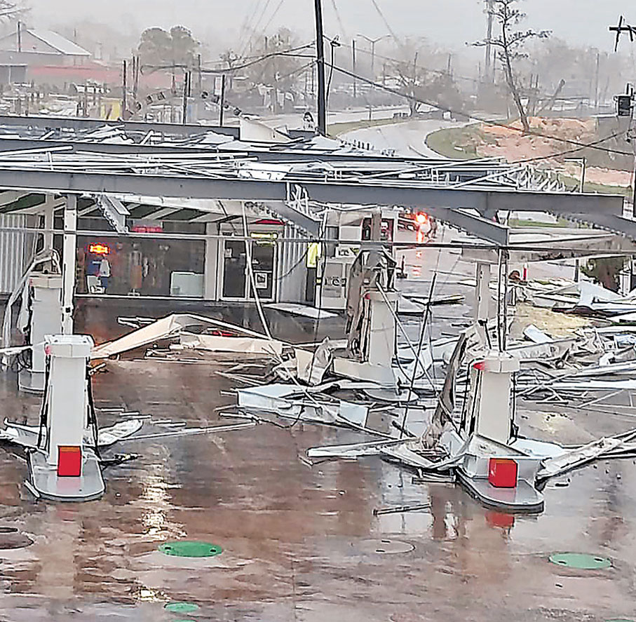 ●「梅莉薩」襲擊牙買加蒙特哥灣，一個油站受損。 新華社