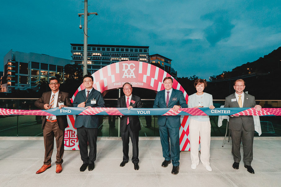 ●DCAA於2025年10月28日舉行盛大開幕禮，HKIS校董會期望DCAA成為連繫國際的運動樞紐，吸引更多人才來港發展。由左至右︰HKIS設施及項目管理總監Raman Paravaikkarasu、南區區議員梁進、HKIS校董會成員Harold Kim、HKIS署理校長Dr.Ron Roukema、中國乒乓球奧運冠軍張怡寧、HKIS Chief Advancement Officer  Heath Hignight。