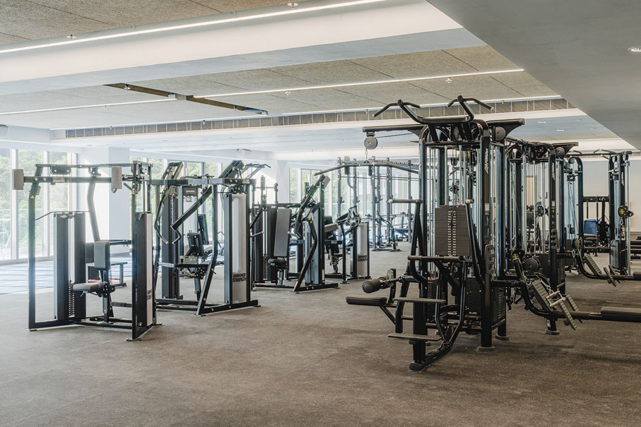 ●DCAA專用健身室佔地534平方米，設置智能監測系統，為運動員提供實時數據追蹤及個人化訓練分析。