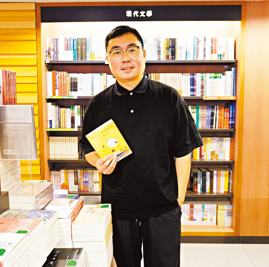 ●蔡崇達相信，在孤獨漫長的時光裏，這世界總會以某種方式陪伴你，和你交朋友。