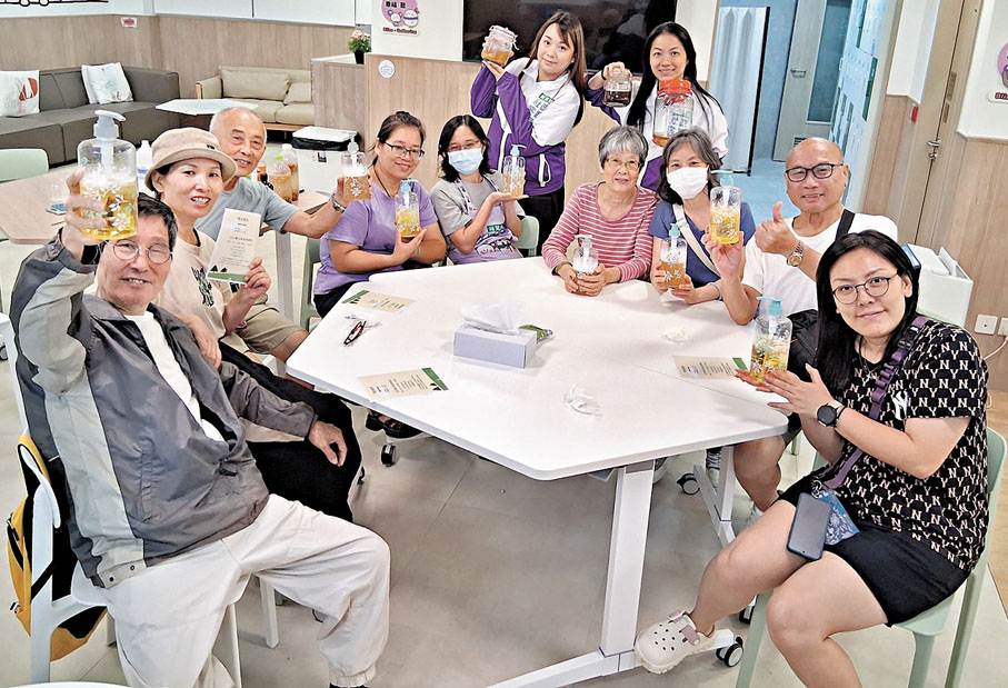 ●筲箕灣社區客廳早前舉辦環保酵素清潔劑製作活動。 筲箕灣社區客廳Fb圖片