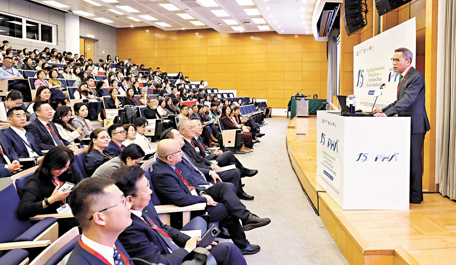 ●論壇吸引來自耶魯大學、新加坡國立大學及華中科技大學等30所知名學府的500名學者專家參與。