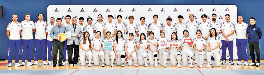 ●港隊劍擊代表昨現身體院，分享備戰全運會情況。 香港文匯報記者葉詩敏  攝