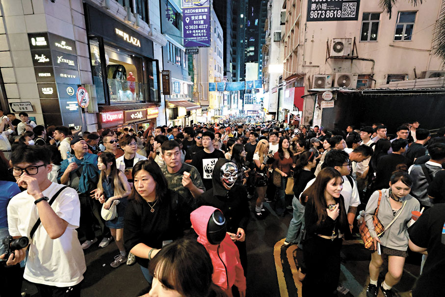 ●蘭桂坊一帶人頭湧湧。