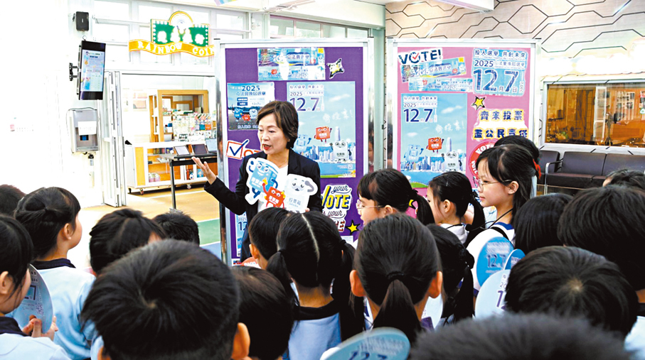 ●蔡若蓮在社交媒體上發文，指近日到訪仁濟醫院羅陳楚思小學時，藉此機會介紹今次選舉。 蔡若蓮Fb圖片