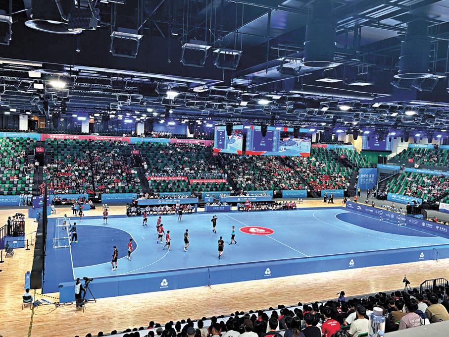●全運會手球賽於啟德體藝館展開。